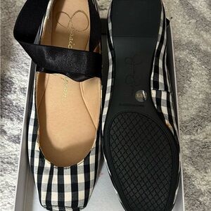 Jessica Simpson Black and White Flats
